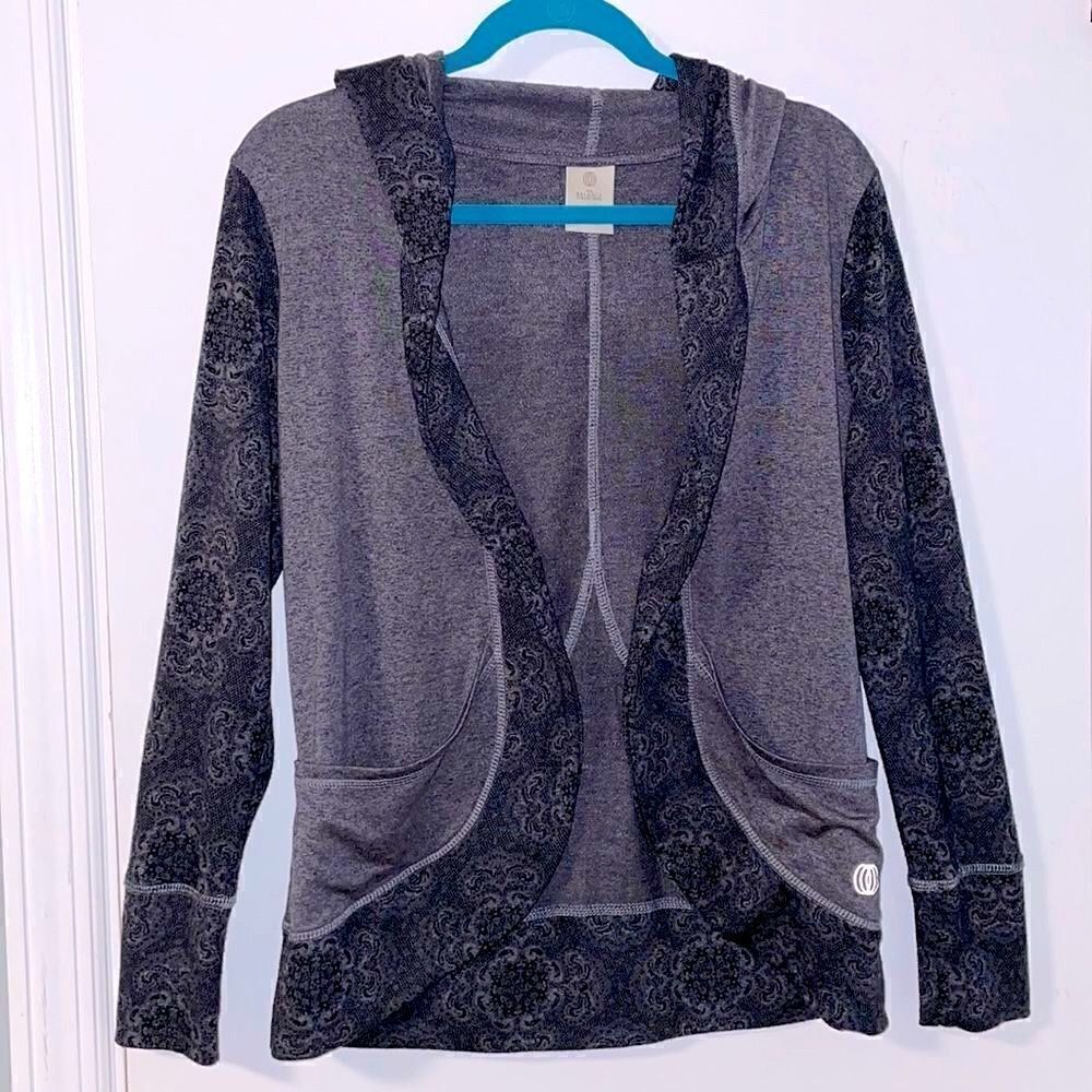 the Balance Collection open front soft yoga hoodie with pockets size small